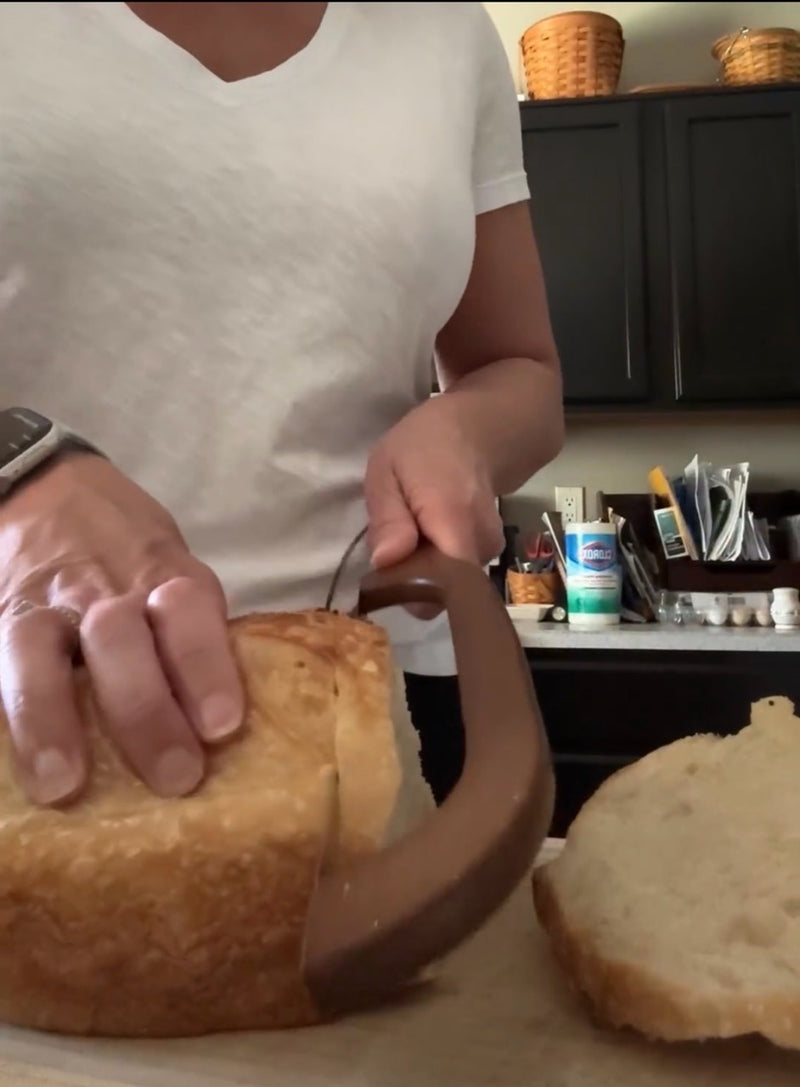 Tara review photo showing bread being sliced